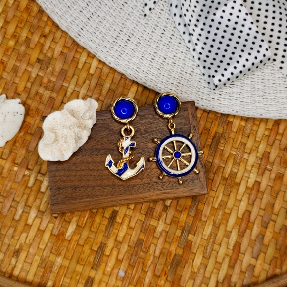 2/$15 NWT fashion anchor and wheel earrings - Picture 2 of 4
